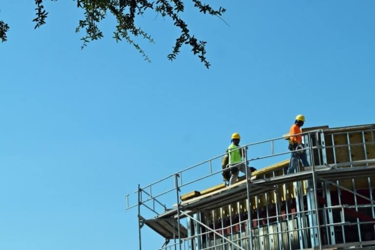 consultoria jurídica ambiental - pessoas trabalhando em construção